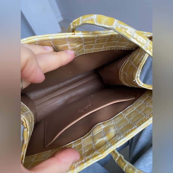 LOQ Mir Patent Leather Croc Pequeo Handbag - Picture 4 of 4